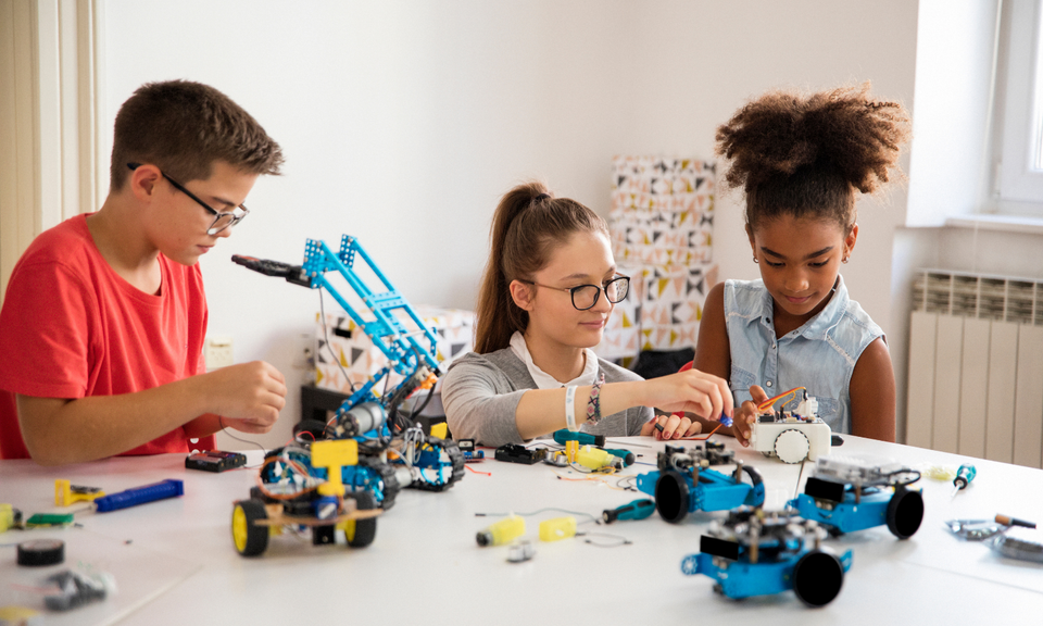 about us: award-winning online stem education for kids... Kids Coding & STEM Classes in Box Hill | STEMStar