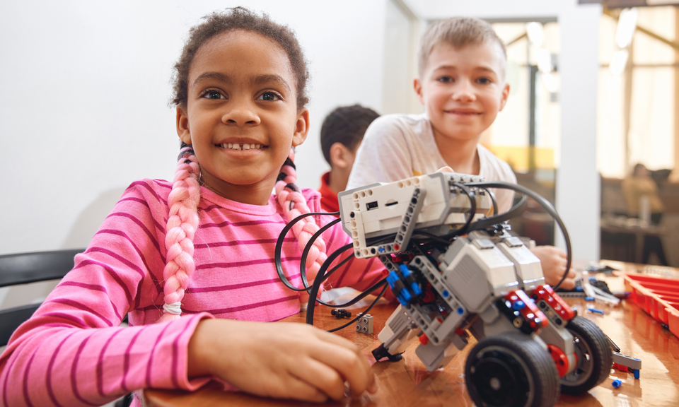 about us: award-winning online stem education for kids... Kids Coding & STEM Classes in Box Hill | STEMStar